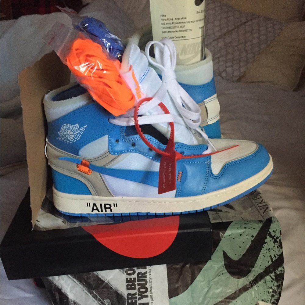 Off-White x UNC Nike Air Jordan 1 (promo model)